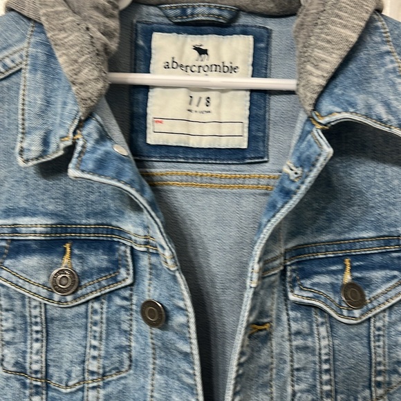 Abercrombie boys denim jacket - Picture 2 of 6